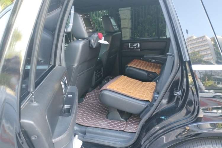 Used Lincoln Navigator 2016 3.5T AWD Left Rear Seat
