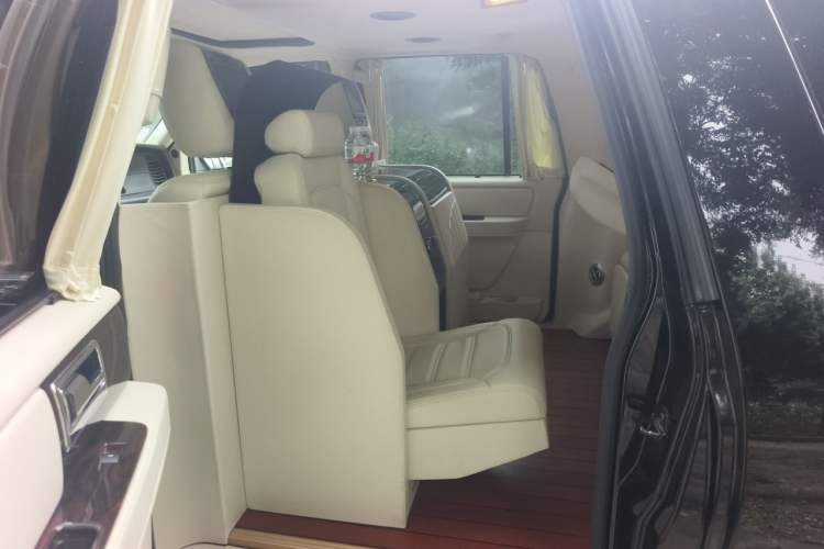 Used Lincoln Navigator  Left Rear Seat