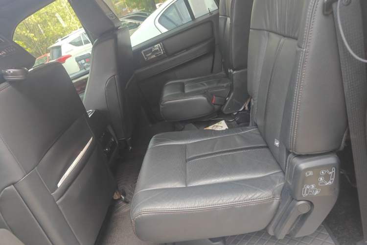 Used Lincoln Navigator 2016 3.5T AWD Left Rear Seat