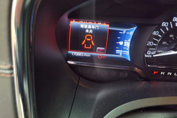 Used Lincoln Navigator 2016 3.5T AWD Odometer Close Up