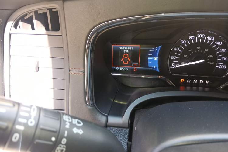 Used Lincoln Navigator 2016 3.5T AWD Odometer Close Up