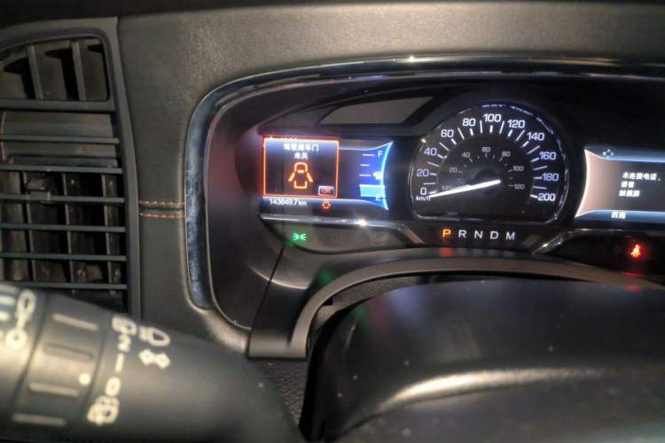 Used Lincoln Navigator 2016 3.5T AWD Odometer Close Up