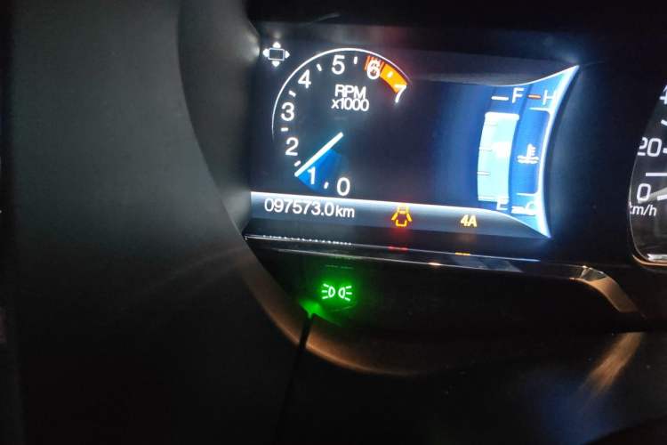 Used Lincoln Navigator 2016 3.5T AWD Odometer Close Up