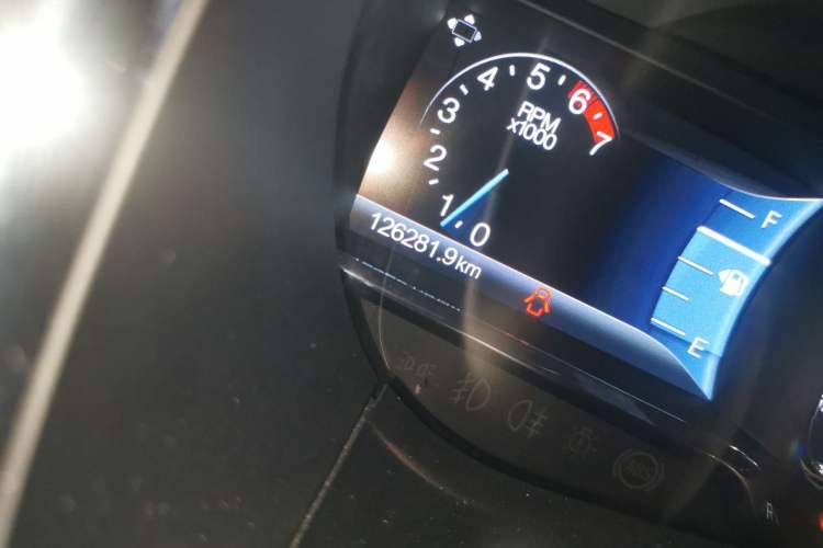 Used Lincoln Navigator 2016 3.5T AWD Odometer Close Up