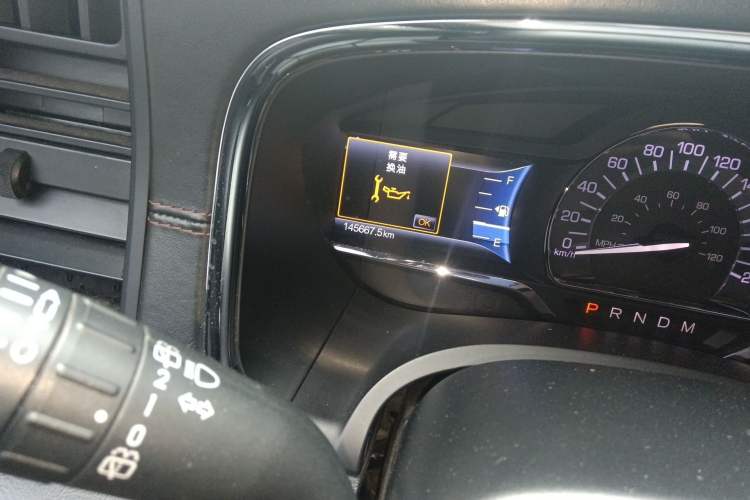 Used Lincoln Navigator 2016 3.5T AWD Odometer Close Up