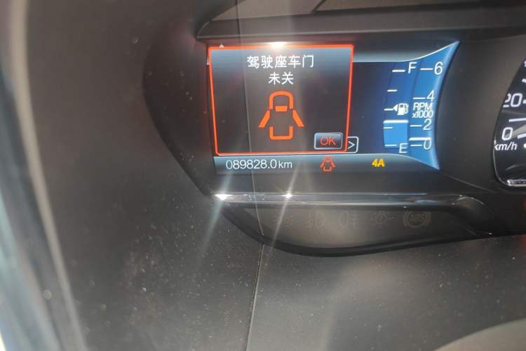 Used Lincoln Navigator 2016 3.5T AWD Odometer Close Up