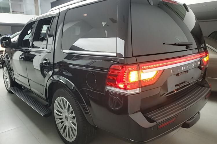 Used Lincoln Navigator 2016 3.5T AWD Rear Left 45 Deg