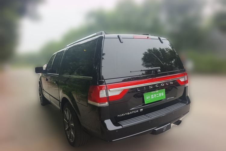 Used Lincoln Navigator  Rear Left 45 Deg