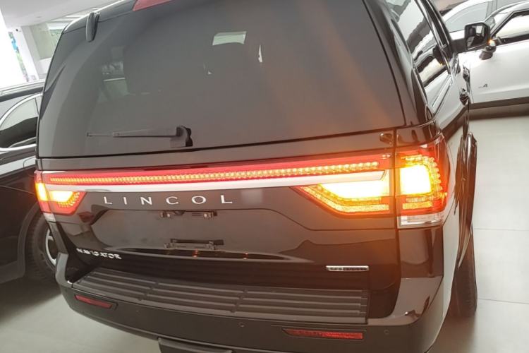 Used Lincoln Navigator 2016 3.5T AWD Rear