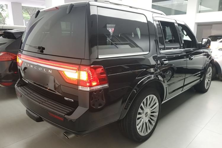 Used Lincoln Navigator 2016 3.5T AWD Rear Right 45 Deg