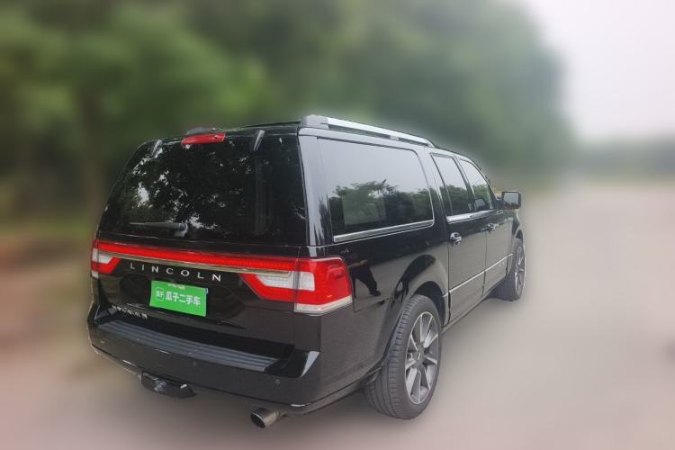 Used Lincoln Navigator  Rear Right 45 Deg
