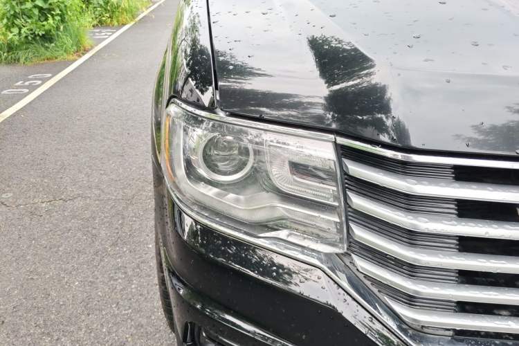 Used Lincoln Navigator 2016 3.5T Diplomat U.S. Specification Right Front Headlight
