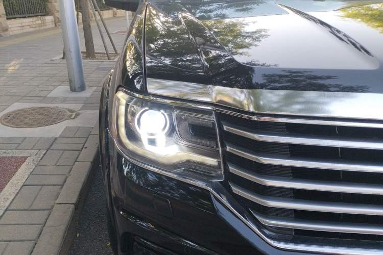 Used Lincoln Navigator 2016 3.5T AWD Right Front Headlight