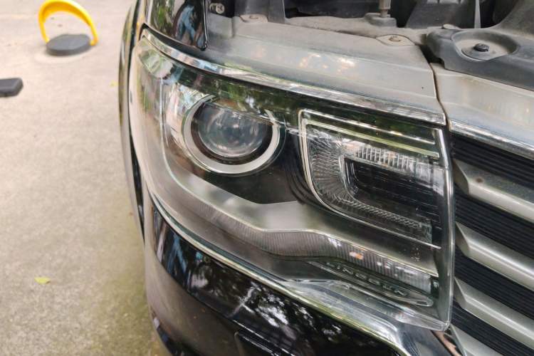 Used Lincoln Navigator 2016 3.5T AWD Right Front Headlight