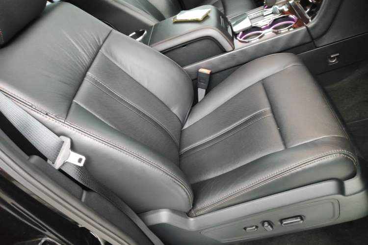 Used Lincoln Navigator 2016 3.5T AWD Right Front Seat