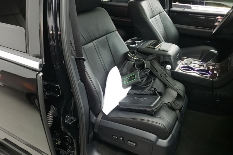 Used Lincoln Navigator 2016 3.5T AWD Right Front Seat