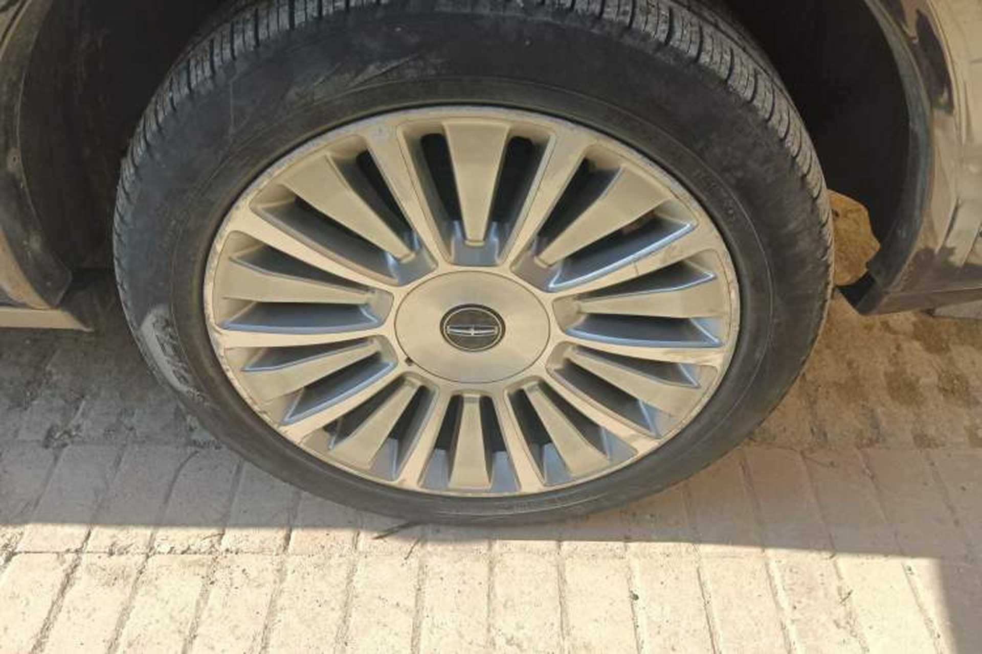 Used Lincoln Navigator 2016 3.5T AWD Right Front Wheel Hub
