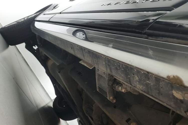Used Lincoln Navigator 2016 3.5T AWD Right Side Sill