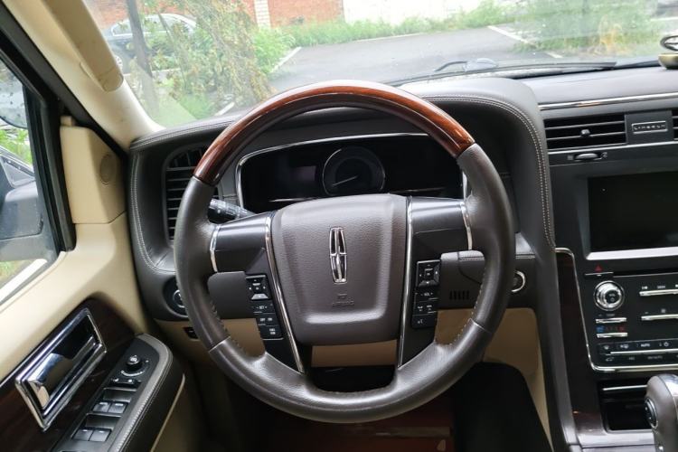 Used Lincoln Navigator 2016 3.5T Diplomat U.S. Specification Steering Wheel