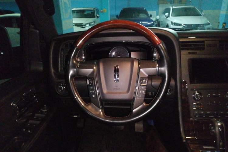 Used Lincoln Navigator 2016 3.5T AWD Steering Wheel