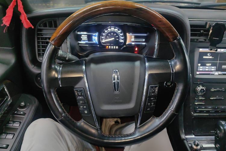 Used Lincoln Navigator 2016 3.5T AWD Steering Wheel