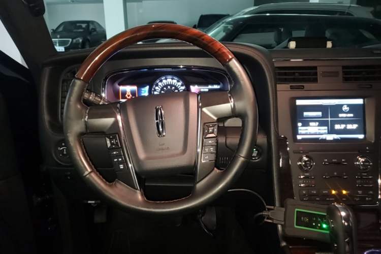 Used Lincoln Navigator 2016 3.5T AWD Steering Wheel