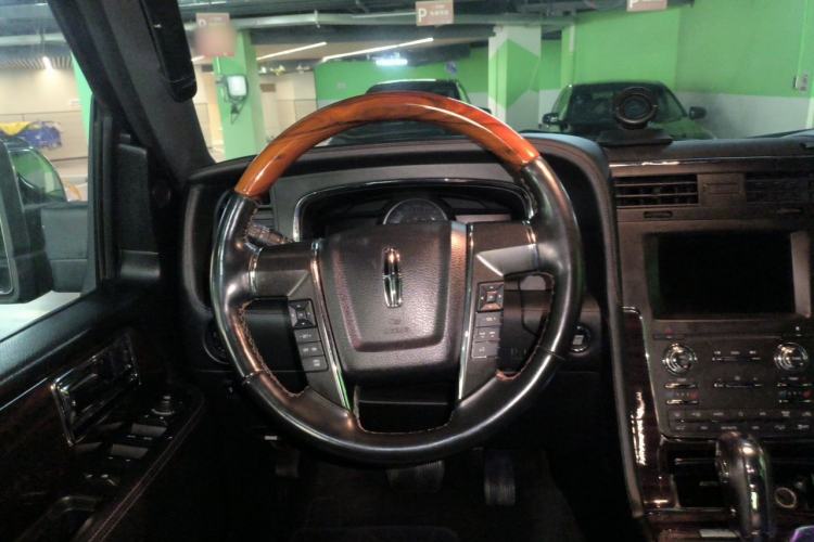 Used Lincoln Navigator 2016 3.5T AWD Steering Wheel