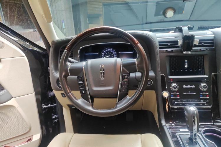Used Lincoln Navigator 2016 3.5T AWD Steering Wheel