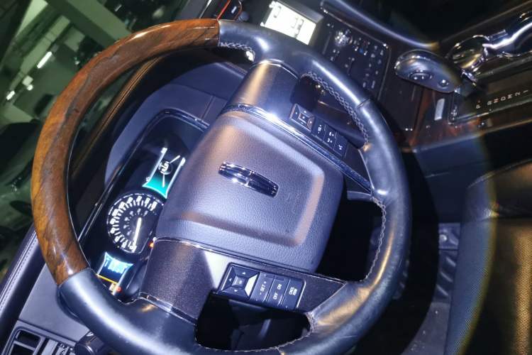 Used Lincoln Navigator 2016 3.5T AWD Steering Wheel