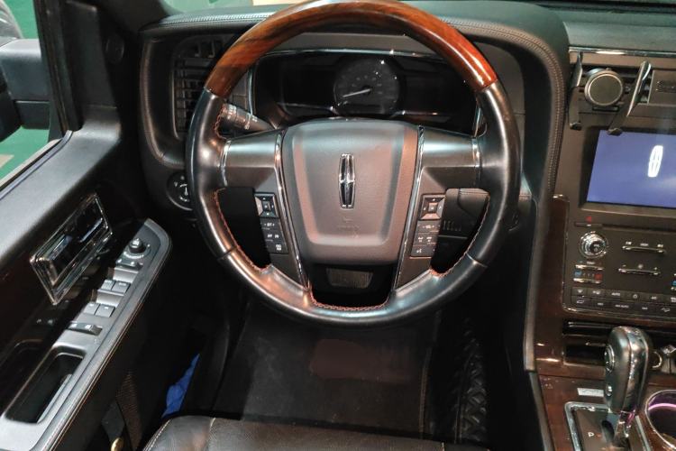 Used Lincoln Navigator 2016 3.5T AWD Steering Wheel