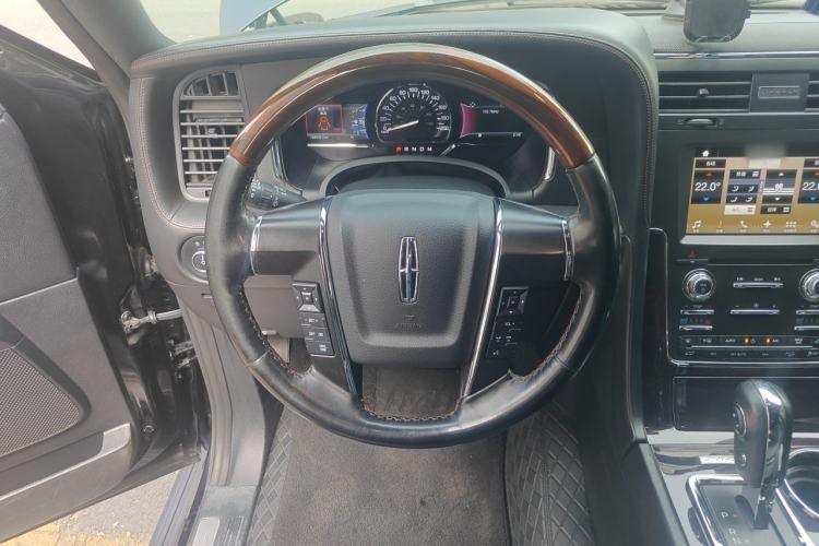 Used Lincoln Navigator 2016 3.5T AWD Steering Wheel