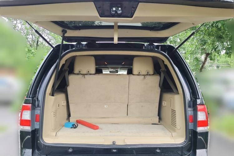 Used Lincoln Navigator 2016 3.5T Diplomat U.S. Specification Trunk