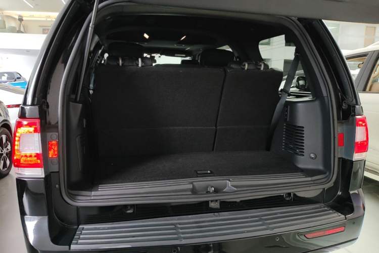 Used Lincoln Navigator 2016 3.5T AWD Trunk