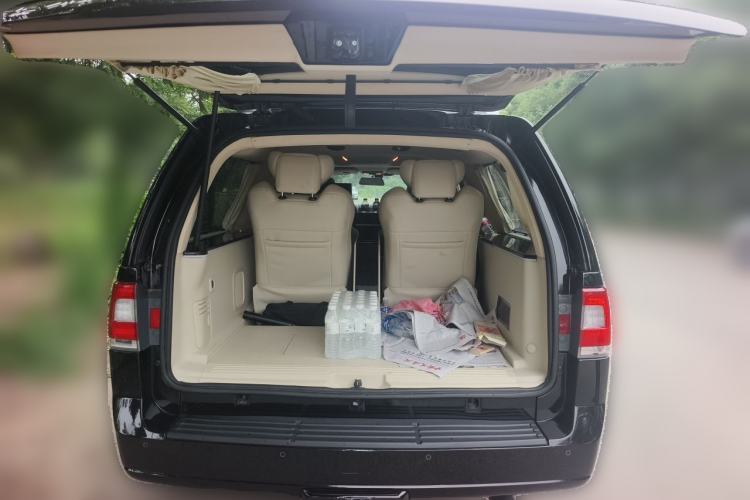 Used Lincoln Navigator  Trunk
