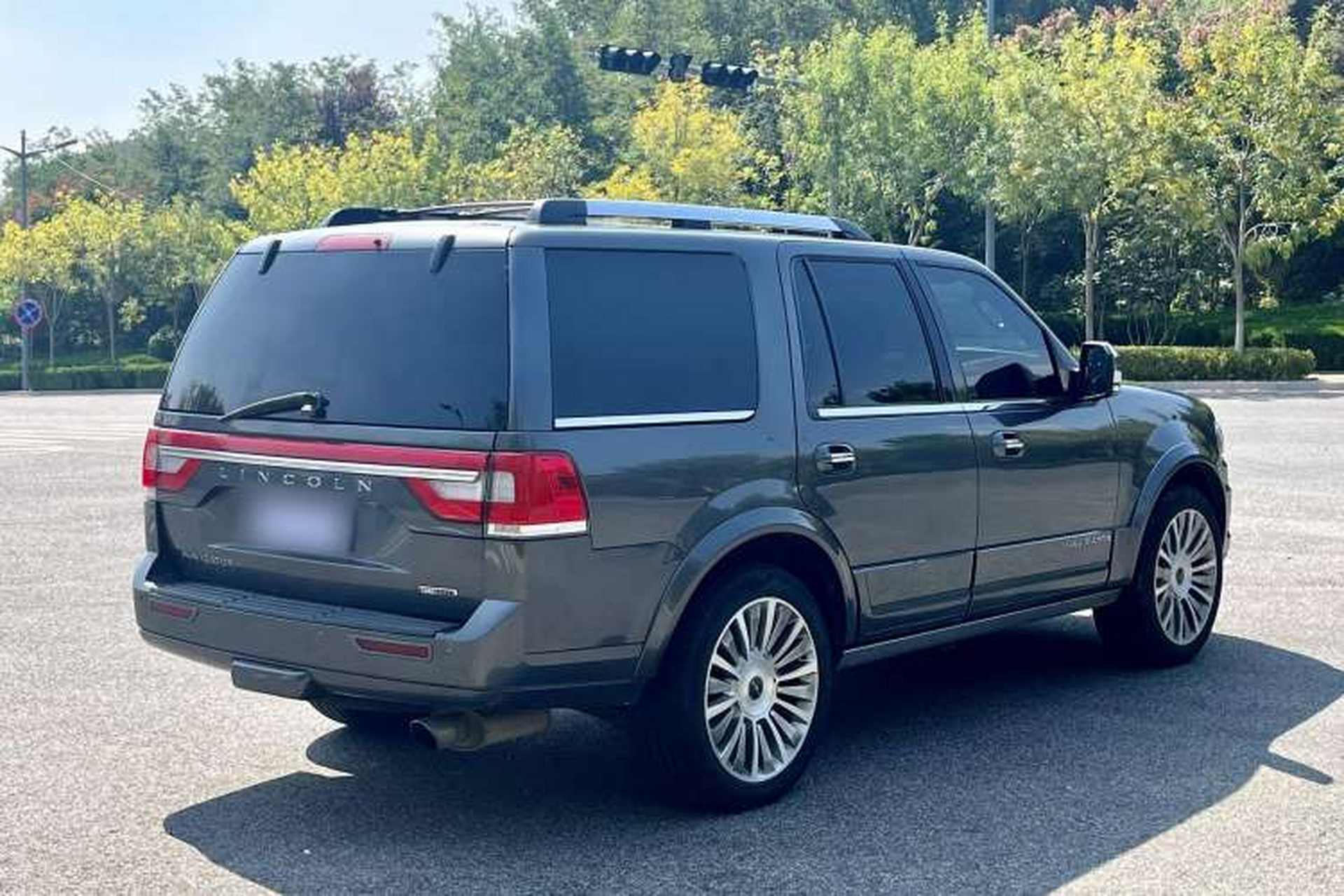 Used Lincoln Navigator 2016 3.5T AWD Exterior 4