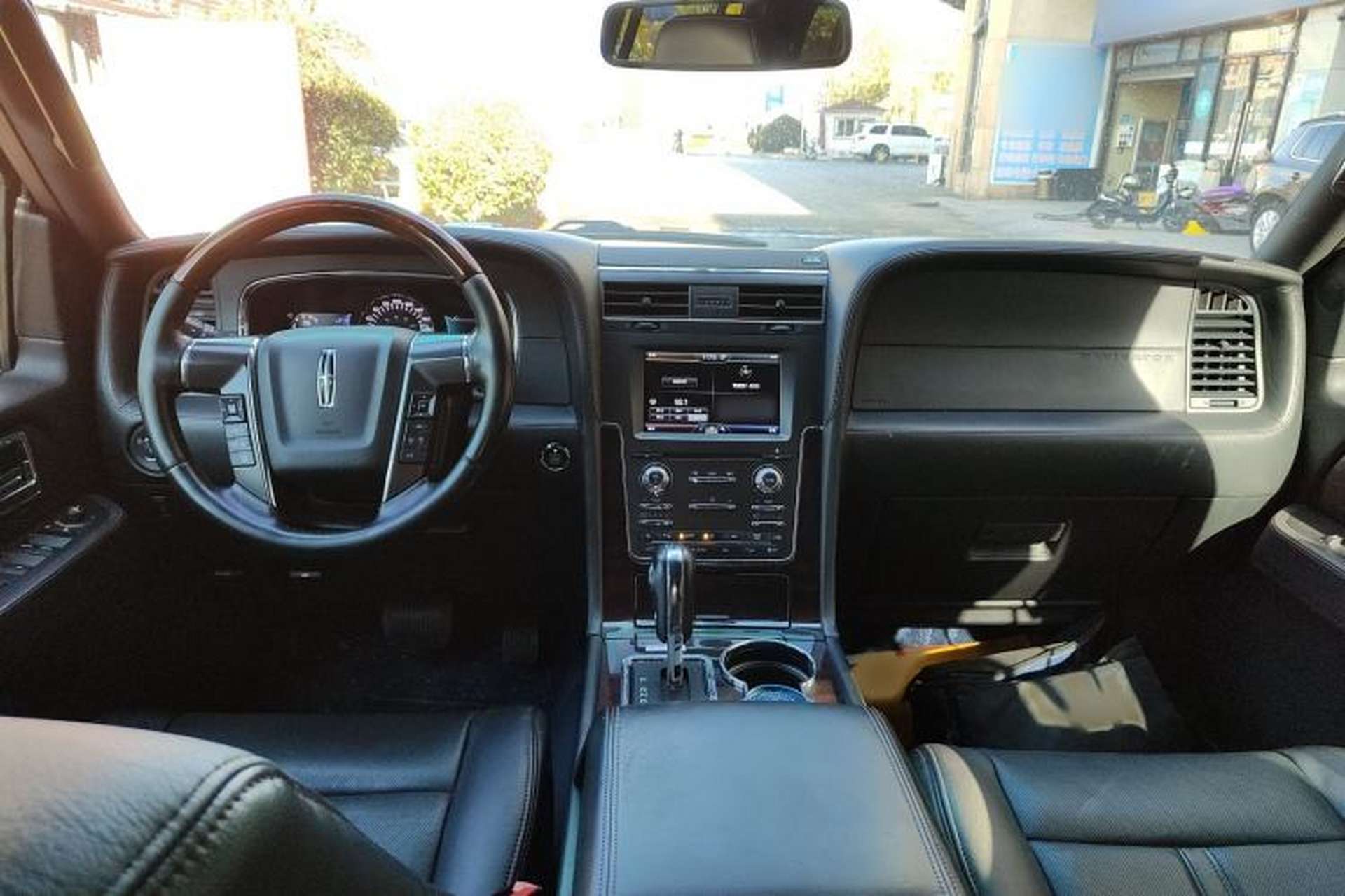 Used Lincoln Navigator 2016 3.5T AWD Interior 2