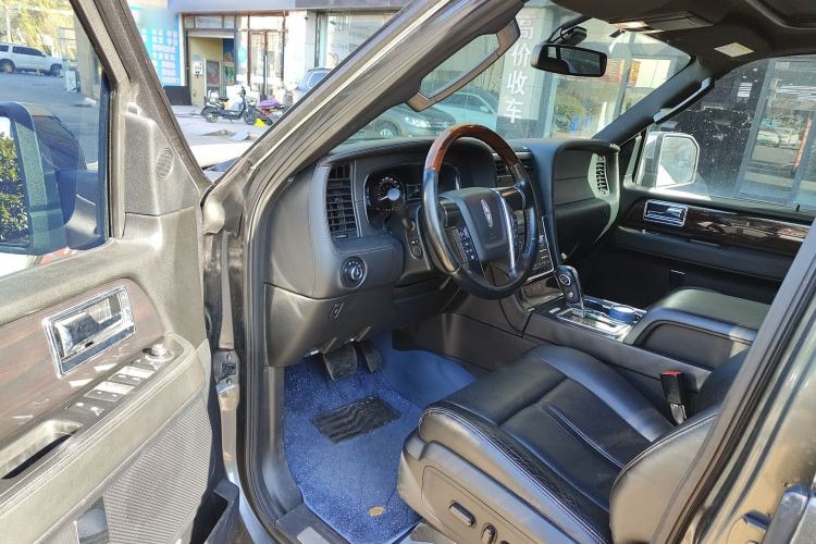 Used Lincoln Navigator 2016 3.5T AWD Interior 3