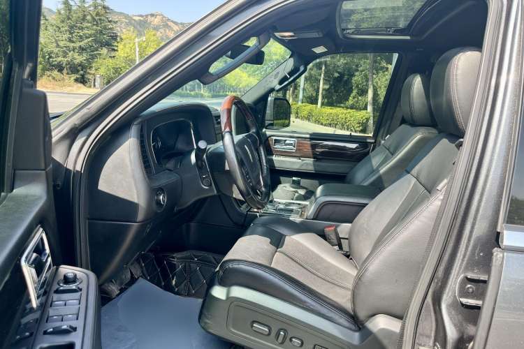 Used Lincoln Navigator 2016 3.5T AWD Interior 4
