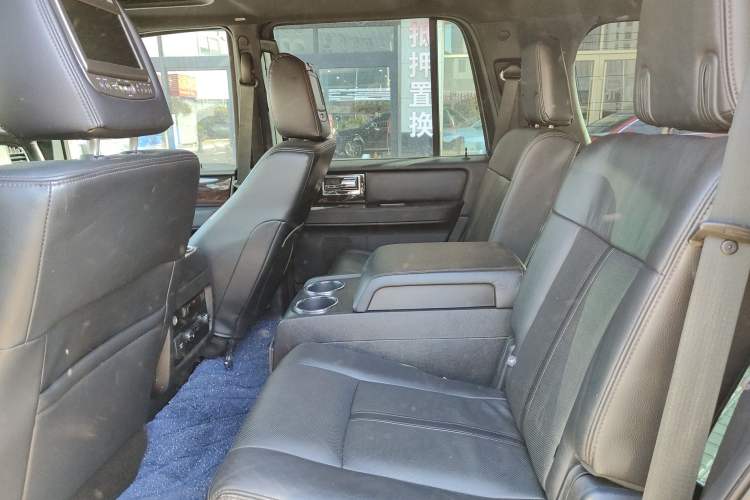 Used Lincoln Navigator 2016 3.5T AWD Interior 4