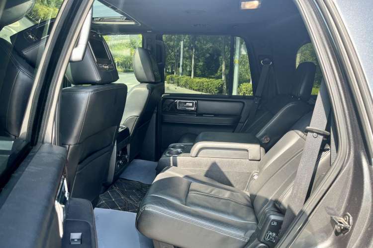 Used Lincoln Navigator 2016 3.5T AWD Interior 5