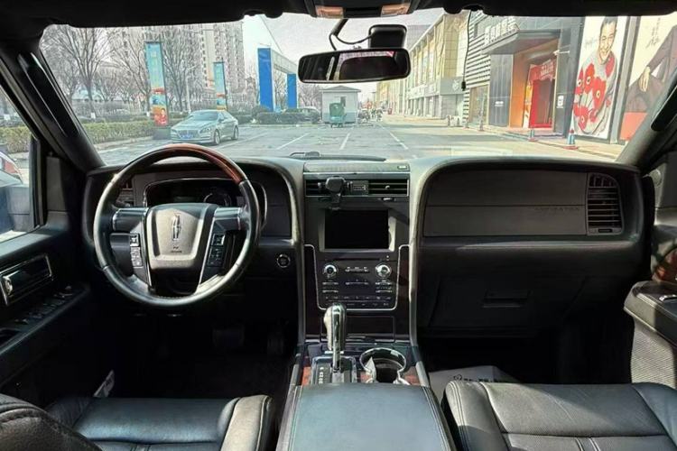 Used Lincoln Navigator 2016 3.5T AWD Interior 5