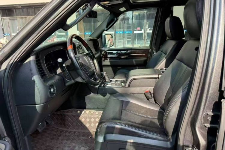Used Lincoln Navigator 2016 3.5T AWD Interior 6