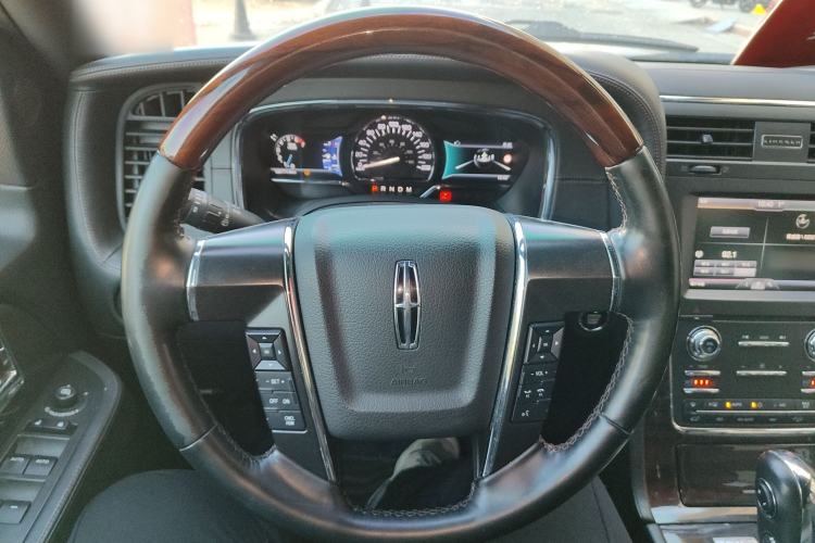 Used Lincoln Navigator 2016 3.5T AWD Steering Wheel