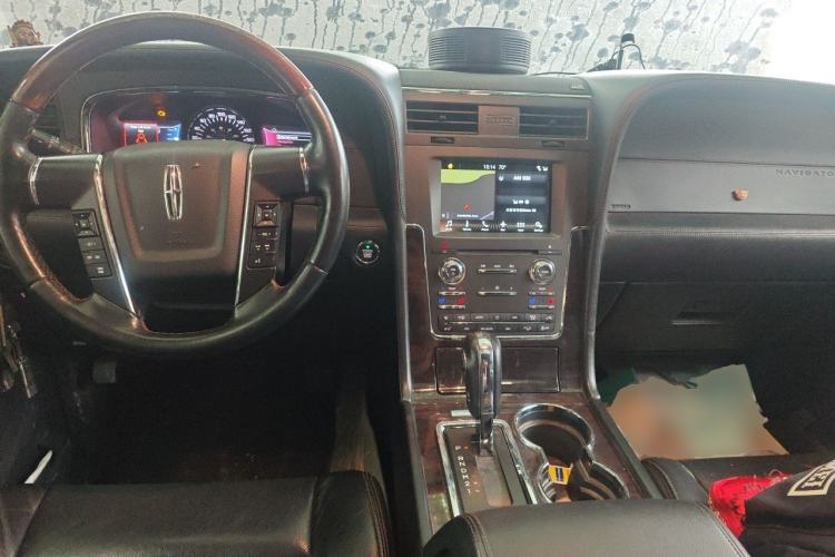Used Lincoln Navigator 2016 3.5T AWD Center Console