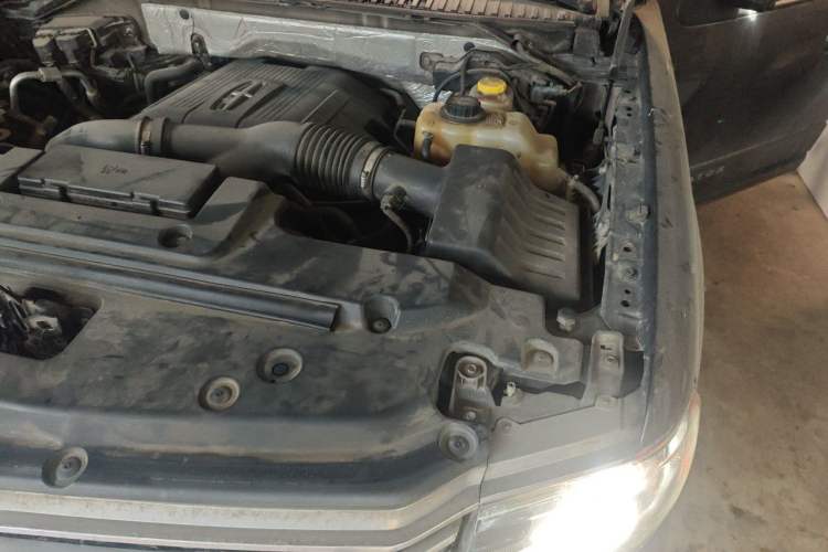 Used Lincoln Navigator 2016 3.5T AWD Engine Bay Left