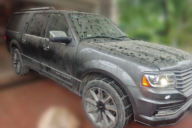Used Lincoln Navigator 2016 3.5T AWD Front Right 45 Deg