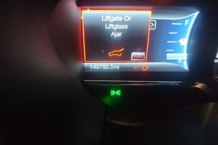 Used Lincoln Navigator 2016 3.5T AWD Odometer Close Up