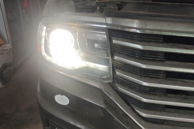 Used Lincoln Navigator 2016 3.5T AWD Right Front Headlight