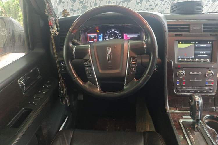 Used Lincoln Navigator 2016 3.5T AWD Steering Wheel