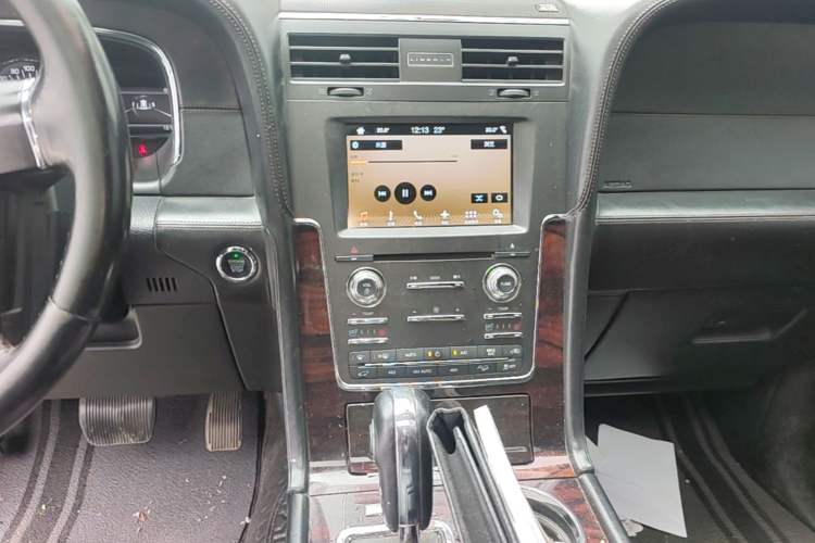 Used Lincoln Navigator 2017 3.5T AWD Audio And AC Panel